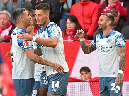 Leverkusen jubelt über einen Sieg in Mainz. - Foto: Torsten Silz/dpa