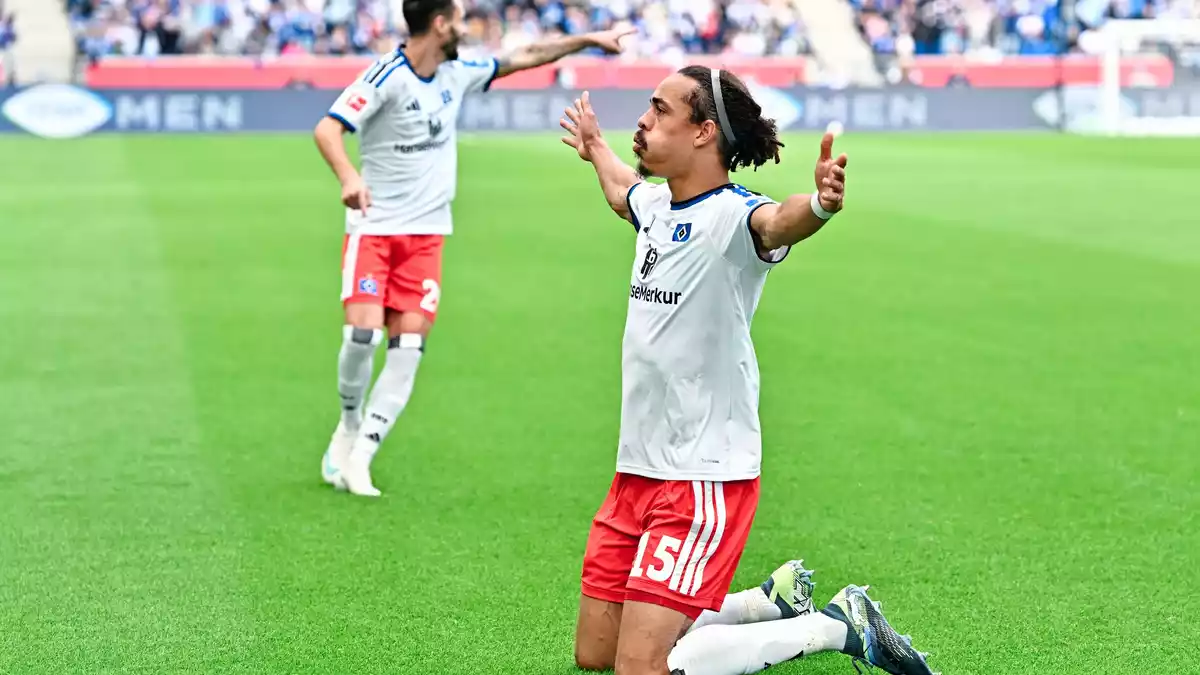 Lässt sich nach seinem Tor zum 1:0 feiern: Yussuf Poulsen.   - Bild: Uwe Anspach/dpa