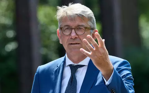 Kulturstaatsminister Weimer äußert scharfe Kritik an einem möglichen Bündnis der SPD mit der Linken in Berlin. (Archivbild) - Foto: Georg Wendt/dpa