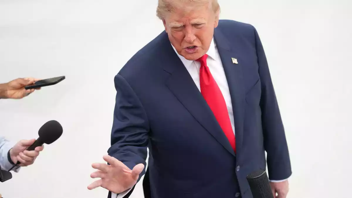 Wettert gegen den ukrainischen Präsidenten: Donald Trump. - Bild: Nathan Howard/AP/dpa
