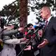 Der tschechische Ministerpräsident Andrej Babis (ANO) spricht mit den Medien, nachdem er bei den Senats- und Kommunalwahlen seine Stimme abgegeben hat. - Bild: Petr David Josek/AP/dpa