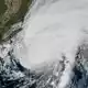 Sturm «Isaias» wütet über mehreren US-Bundesstaaten. - Bild: Uncredited/National Oceanic and Atmospheric Administration/AP/dpa