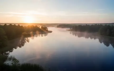 Symbolbild: ruhiger See bei Sonnenaufgang - Foto: über boerse-global.de