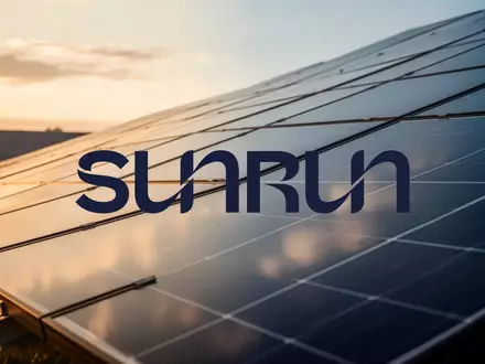 Moderne Solaranlage bei Sonnenuntergang als Symbol für den Sektor erneuerbare Energien. - Foto: über boerse-global.de