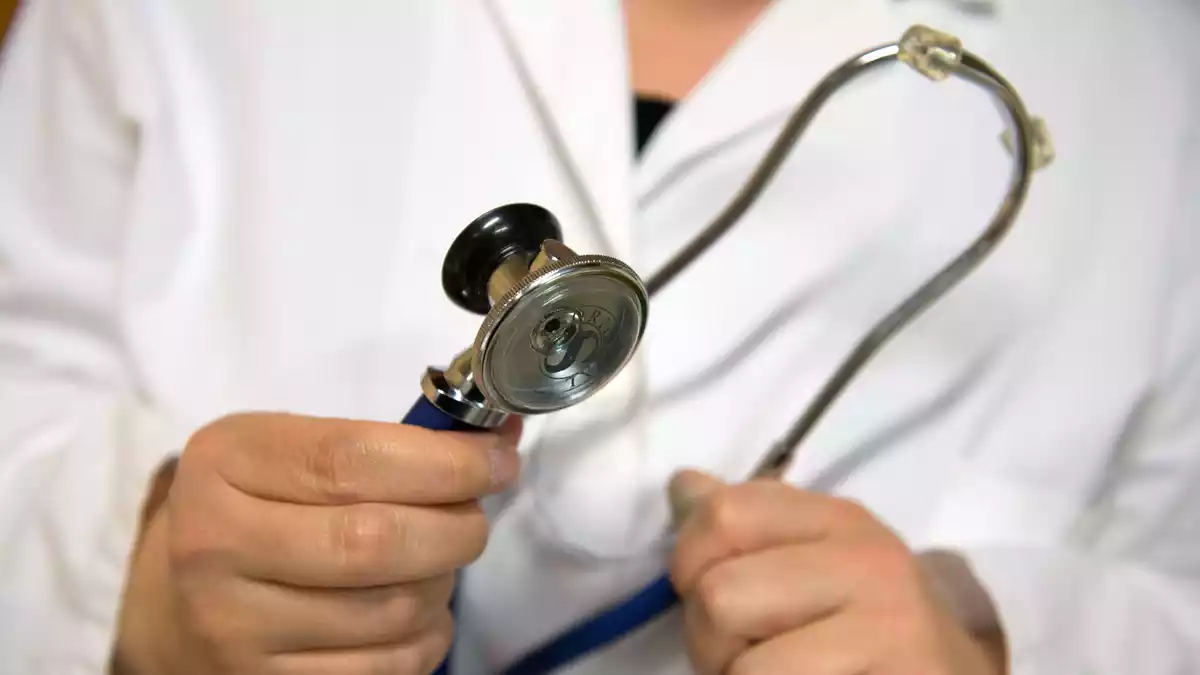 Wie Ärzte und Patienten miteinander kommunizieren, wirkt sich auf das gegenseitige Vertrauen aus. (Symbolbild) - Bild: Arno Burgi/dpa-Zentralbild/dpa