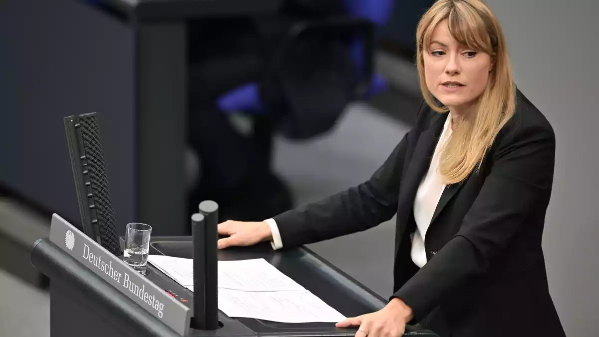 Clara Bünger kümmert sich in der Linksfraktion unter anderem um Fragen von Asyl- und Flüchtlingsschutz. (Archivfoto) - Bild: Michael Brandt/dpa