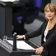 Clara Bünger kümmert sich in der Linksfraktion unter anderem um Fragen von Asyl- und Flüchtlingsschutz. (Archivfoto) - Bild: Michael Brandt/dpa