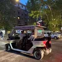 Immer mehr Golfcarts mit Touristen verstopfen Roms Straßen. - Foto: Sabine Dobel/dpa