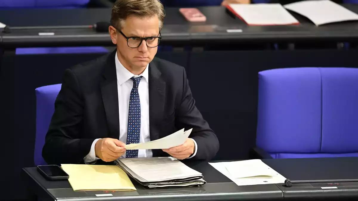 Minister Linnemann pocht auf eine Gegenfinanzierung zusätzlicher Ausgaben. (Archivbild)  - Bild: Michael Brandt/dpa
