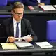 Minister Linnemann pocht auf eine Gegenfinanzierung zusätzlicher Ausgaben. (Archivbild)  - Bild: Michael Brandt/dpa