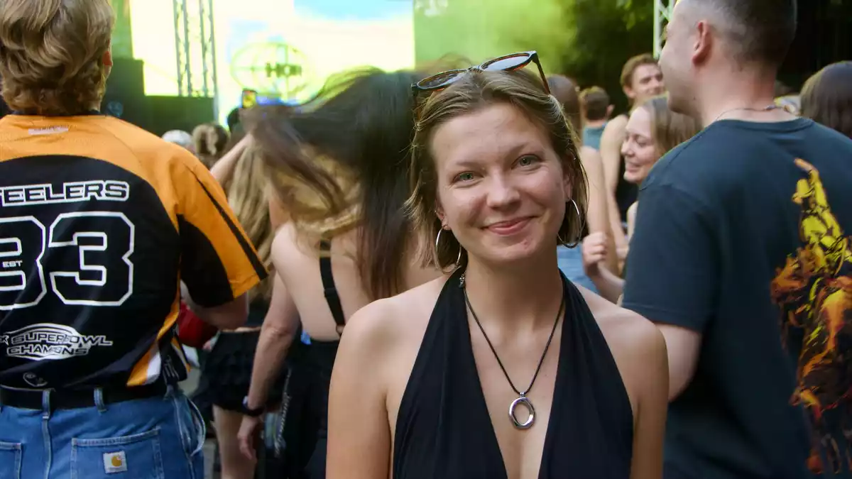  Lara, 23, aus Aachen findet: «Ikkimel hat eine ultrakorrekte politische Haltung und traut sich was zu sagen.» - Bild: Laura Csapó/dpa