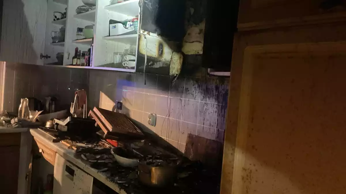FW-DO: Küchenbrand in Dortmund Wellinghofen - Feuerwehr verhindert größere Brandausbreitung - Bild: presseportal.de