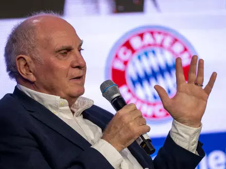 Uli Hoeneß kritisiert die UEFA. (Archivbild) - Foto: Peter Kneffel/dpa