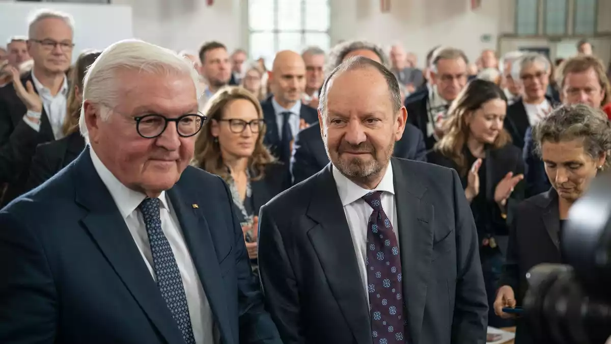 Bundespräsident Frank-Walter Steinmeier war bei der Preisverleihung dabei. - Bild: Hannes P. Albert/dpa POOL/dpa