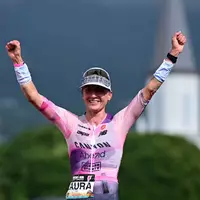 Laura Philipp jubelt über ihren zweiten Platz auf Hawaii. - Foto: Donald Miralle/Getty Images North America for IRONMAN/dpa