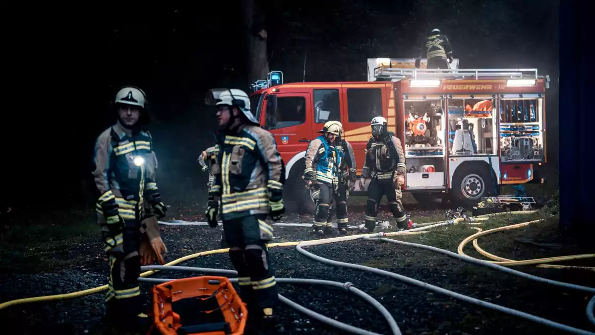 FW Hünxe: Zehn Verletzte nach Gebäudebrand - Feuerwehr Hünxe übt den Ernstfall - Bild: presseportal.de