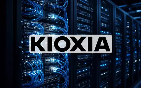 Abstraktes Rechenzentrum mit leuchtenden Server-Racks und Glasfaserkabeln in einer technologischen Umgebung. - Foto: über boerse-global.de