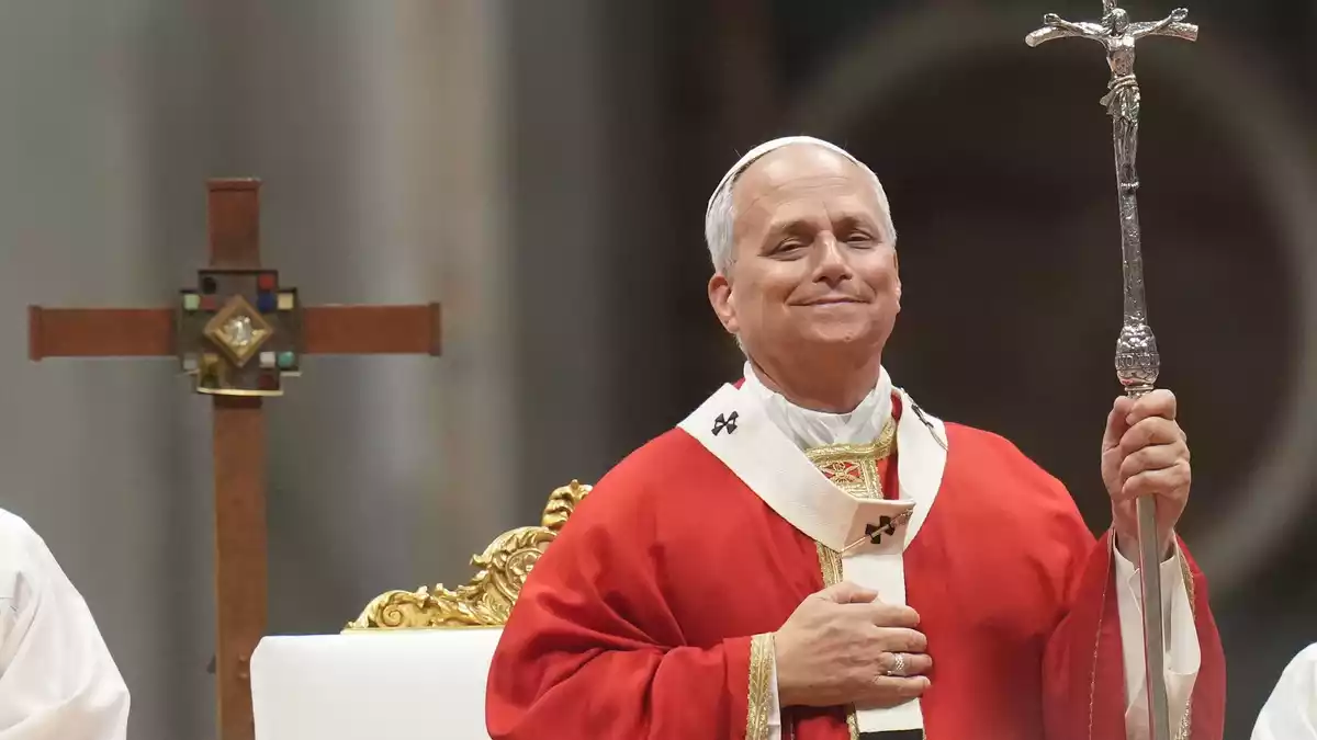 Der Papst muss operiert werden. - Bild: Gregorio Borgia/AP/dpa