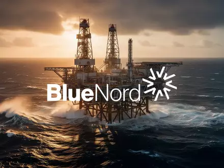 Offshore-Energieplattform in der Nordsee bei Sonnenuntergang als Symbol für die Energiebranche. - Foto: über boerse-global.de