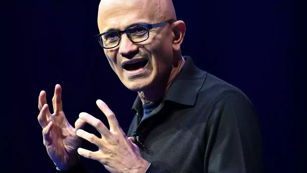 Will in KI eine «Notbremse» einbauen: Microsoft-Chef Satya Nadella. (Archivbild) - Bild: Sven Hoppe/dpa