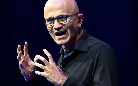 Will in KI eine «Notbremse» einbauen: Microsoft-Chef Satya Nadella. (Archivbild) - Foto: Sven Hoppe/dpa