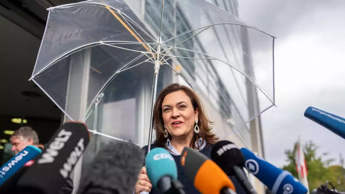 Die CDU-Präsidiumsklausur beginnt im Regen. - Bild: Michael Kappeler/dpa