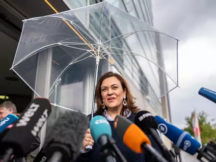 Die CDU-Präsidiumsklausur beginnt im Regen. - Foto: Michael Kappeler/dpa