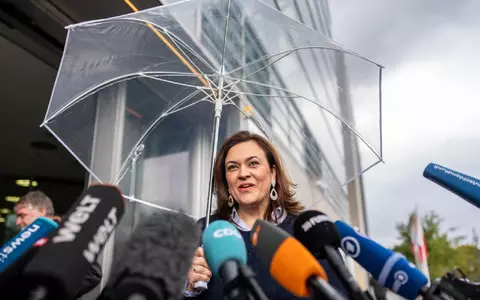 Die CDU-Präsidiumsklausur beginnt im Regen. - Foto: Michael Kappeler/dpa