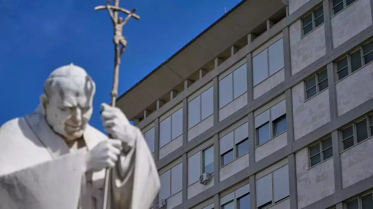 In der Gemelli-Klinik in Rom werden die Päpste traditionell behandelt. - Bild: Gregorio Borgia/AP/dpa