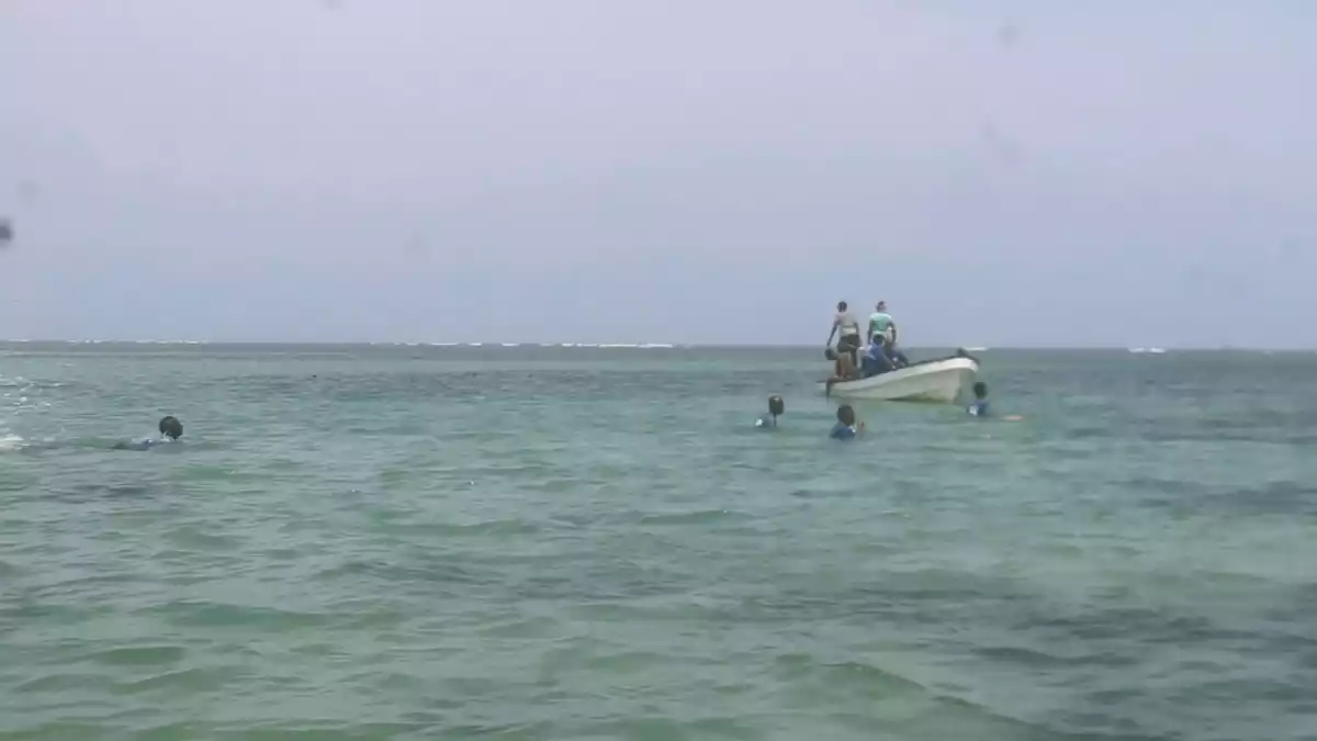Ein Videostandbild der Küstenwache von Dschibuti zeigt die Suche nach Leichen von Migranten (Handout) - Bild: Djibouti Coast Guard/Djiboutian Coast Guard/AP/dpa