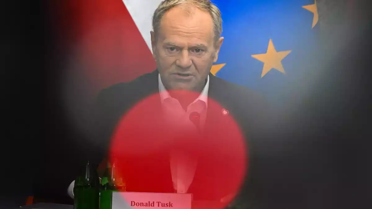 Schwebte in Gefahr: Regierungschef Tusk. - Bild: Radek Pietruszka/PAP/dpa