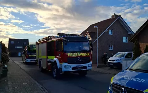 FW Bocholt: Gasflasche explodiert in Biemenhorst - Ofenteile fliegen bis zu 10 Meter weit - Foto: presseportal.de