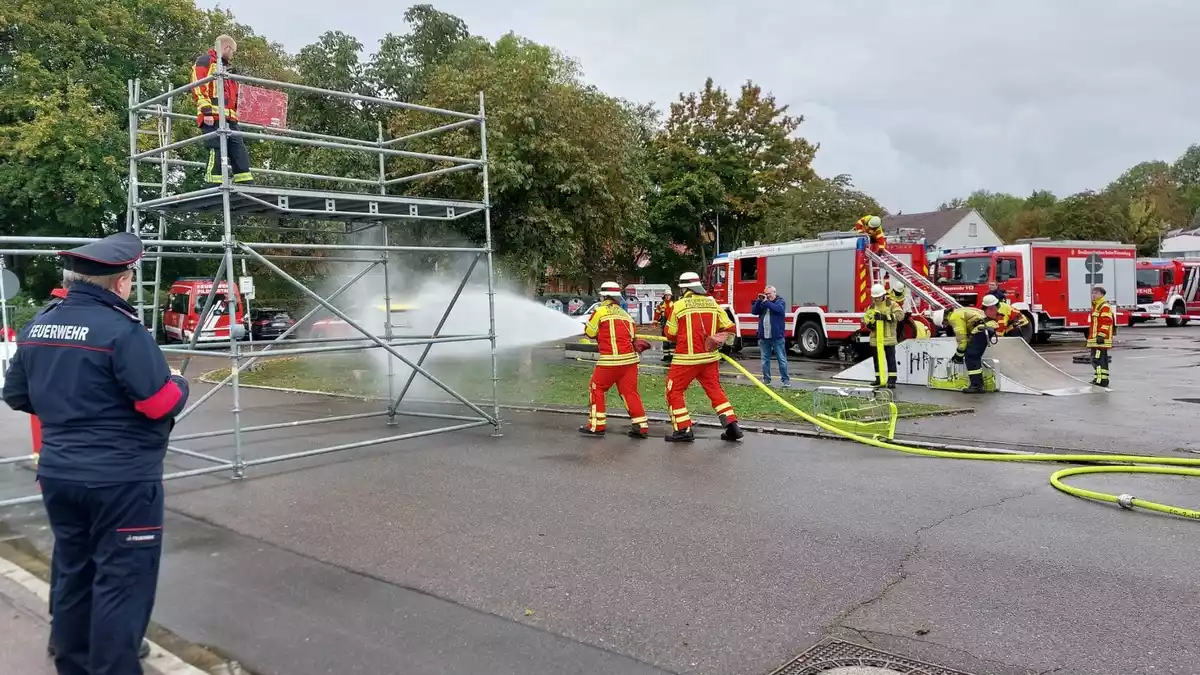 FW LK Esslingen: Abnahme des Leistungsabzeichens im Landkreis Esslingen - Bild: presseportal.de