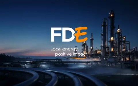 Moderne Industrieanlage für Erdgas bei Dämmerung als Symbol für Marktvolatilität und finanzielle Risiken. - Foto: über boerse-global.de