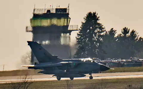 Zeichen des Zusammenhalts: Die Luftwaffe verlegt für die Nato-Übung drei Tornados nach Italien. (Archivbild) - Foto: Thomas Frey/dpa