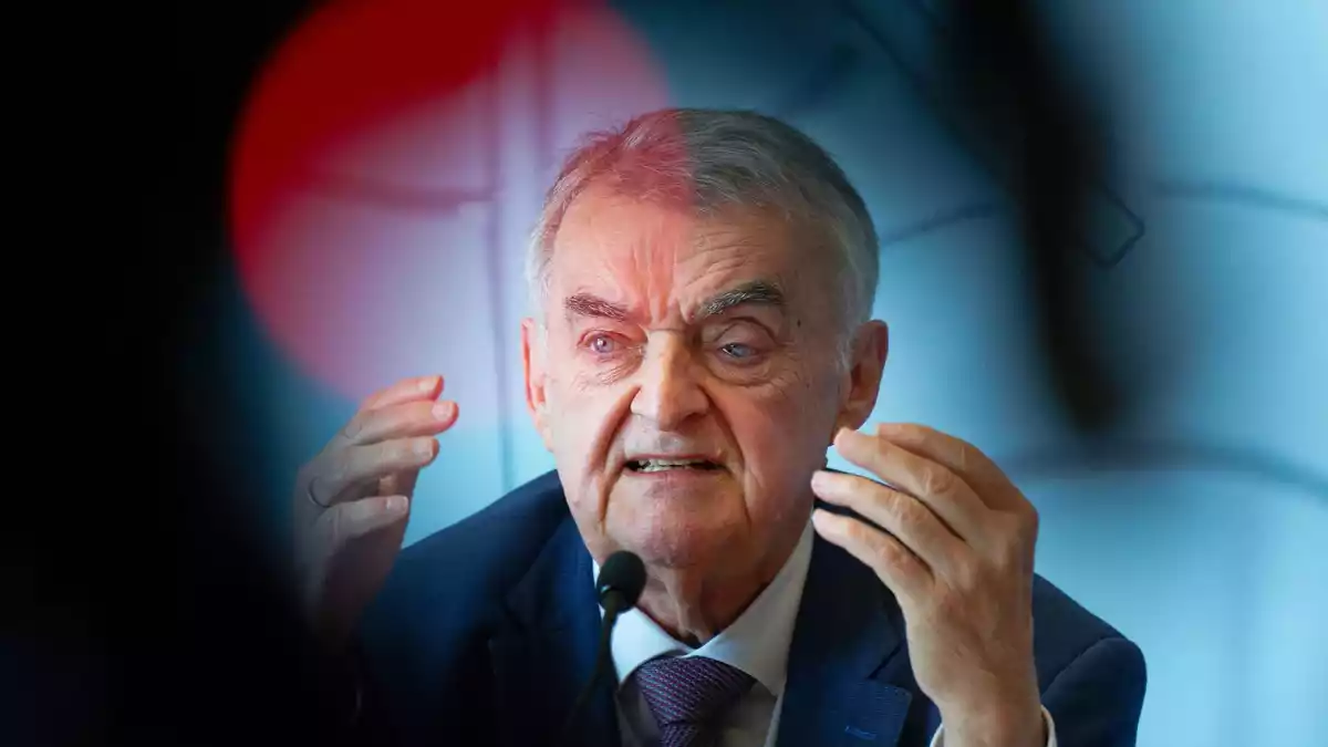 NRW-Innenminister Herbert Reul (CDU) liegt nach einem Sturz im Krankenhaus (Archivbild) - Bild: Henning Kaiser/dpa
