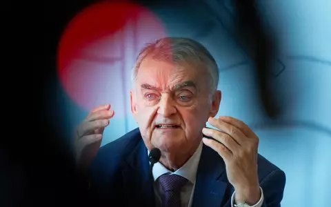 NRW-Innenminister Herbert Reul (CDU) liegt nach einem Sturz im Krankenhaus (Archivbild) - Foto: Henning Kaiser/dpa