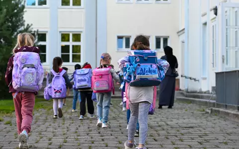 Kinder leiden unter den Folgen des Klimawandels. (Symbolbild) - Foto: Patrick Pleul/dpa