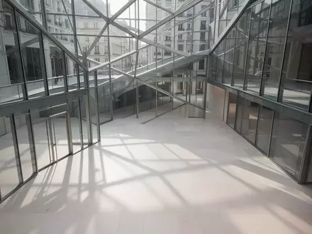 Ein minimalistisches, helles Atrium in einem modernen Finanzgebäude mit geometrischen Linien und natürlichem Lichteinfall. - Foto: über boerse-global.de