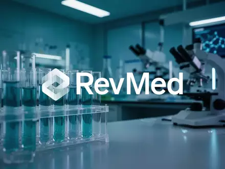 Abstrakte Darstellung eines modernen Biotechnologie-Labors mit Fokus auf innovative pharmazeutische Forschung. - Foto: über boerse-global.de