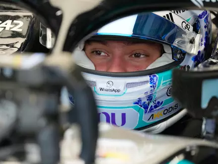 Kimi Antonelli ist nicht mehr weit vom WM-Triumph weg. - Foto: Vincent Thian/AP/dpa