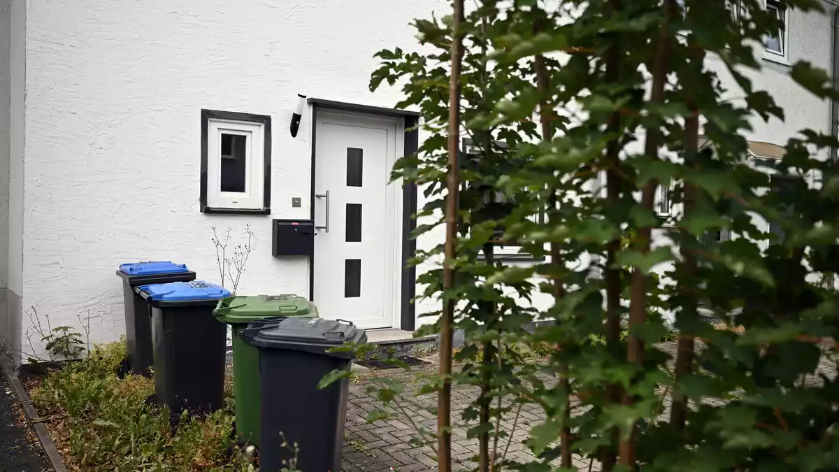 Das Haus liegt in einer ruhigen Wohngegend. (Archivbild)  - Bild: Federico Gambarini/dpa