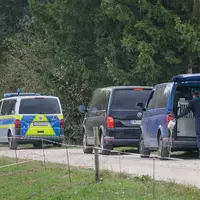 In den Tagen nach der Sichtung hatten Polizisten das Naturschutzgebiet durchkämmt. - Foto: Peter Kneffel/dpa