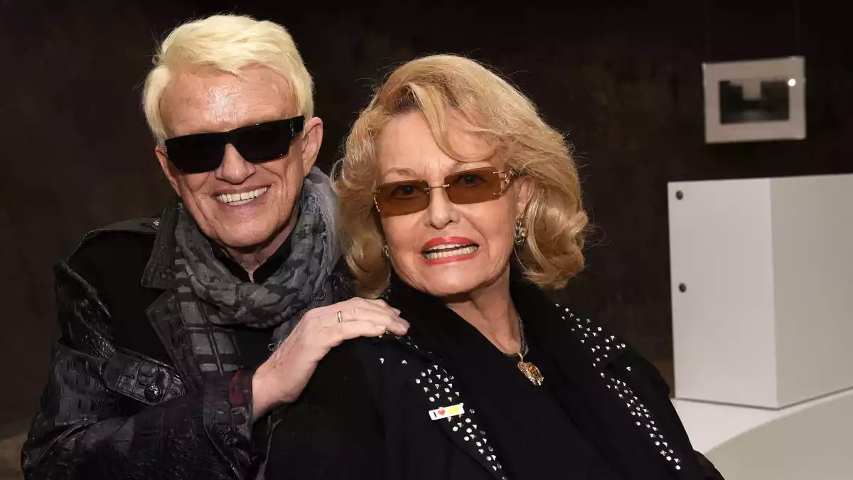 Heino (l.) versteigert 1.200 Erinnerungsstücke aus seiner Ehe mit Hannelore. (Archivbild) - Bild: Horst Ossinger/dpa
