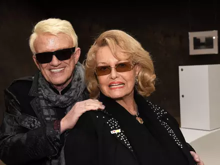 Heino (l.) versteigert 1.200 ErinnerungsstĂĽcke aus seiner Ehe mit Hannelore. (Archivbild) - Foto: Horst Ossinger/dpa