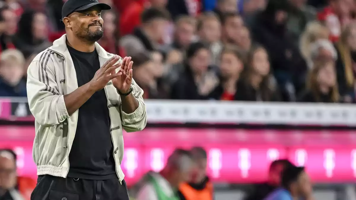 Lässt seine Stars wegen des Trainings auf Kunstrasen früher anreisen: Bayern-Trainer Vincent Kompany. (Archivbild) - Bild: Harry Langer/dpa