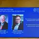  Robert E. Hall und Michael Woodford arbeiten an den US-Eliteuniversitäten Stanford und Columbia. - Bild: Anders Wiklund/TT News Agency via AP/dpa