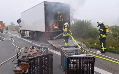 FW-ROW: Lkw-Brand auf der Autobahn A1 - umfangreiche Löscharbeiten erforderlich - Foto: presseportal.de