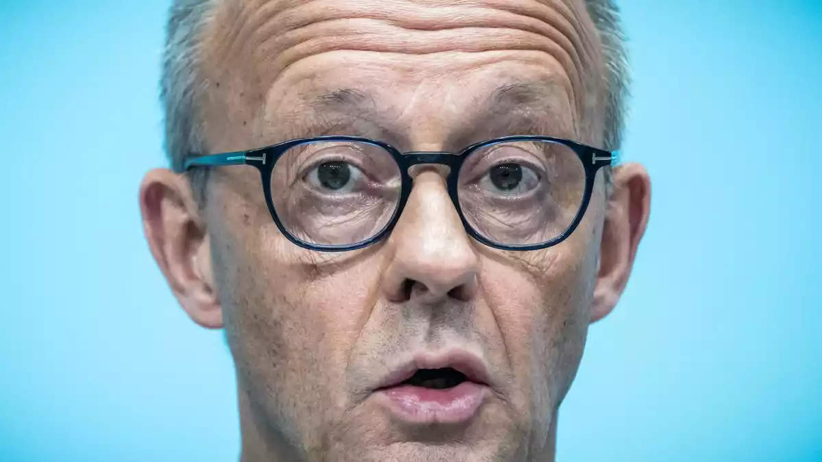 Merz: ««Wir müssen uns aus einem Tief herausarbeiten.» - Bild: Michael Kappeler/dpa