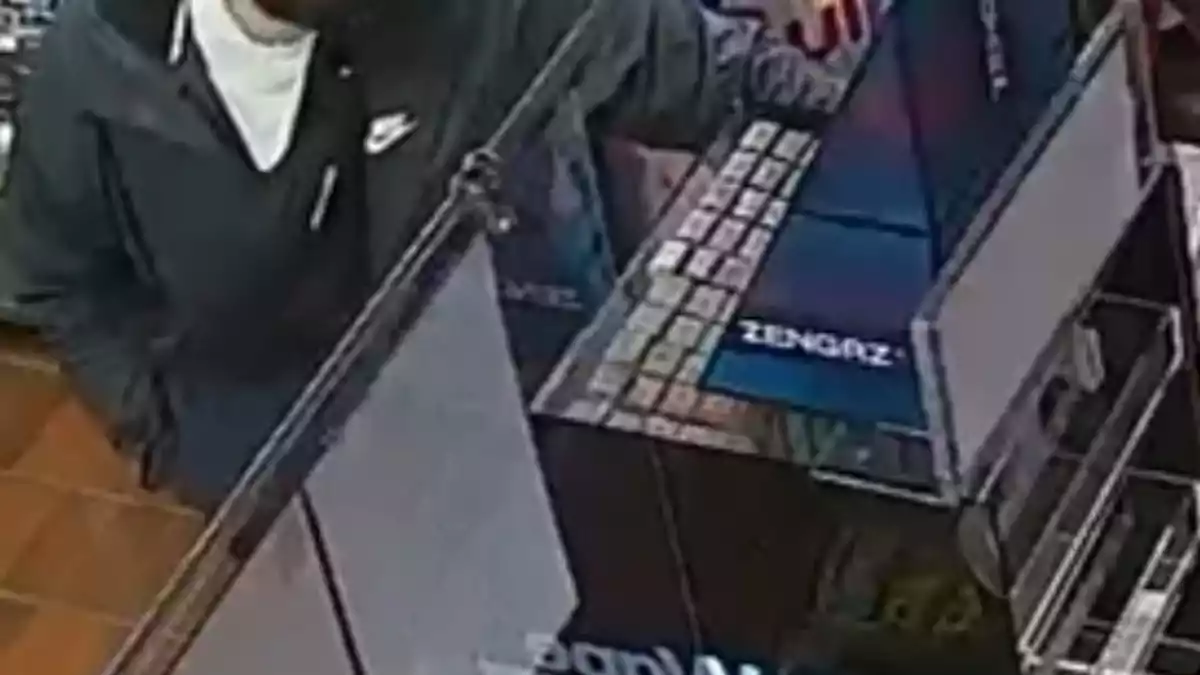 POL-SL: Öffentlichkeitsfahndung nach Verdacht des Diebstahls und Computerbetrugs im Saarland sowie in Frankreich / Polizei bittet Bevölkerung um Mithilfe - Bild: presseportal.de